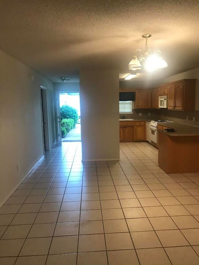 Building Photo - Large 2B/2B Duplex in Barling - Coming in ...