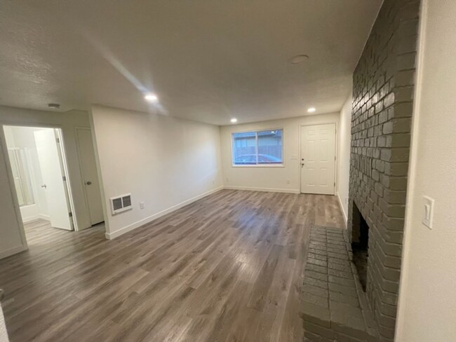 Building Photo - Newly Remodeled 3 Bedroom Ranch Style Home