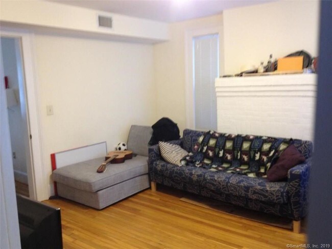 Foto del edificio - 40 Lynwood Pl