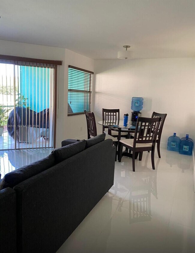 Foto del edificio - 2625 SE 20th Ct