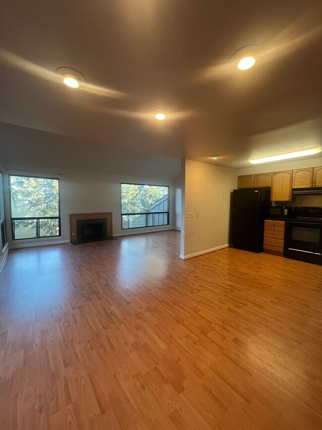 Foto del edificio - 2-Bedroom 2-Bathroom Condo in the Trees!!!!