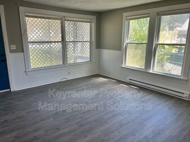 Building Photo - 311 Elm St