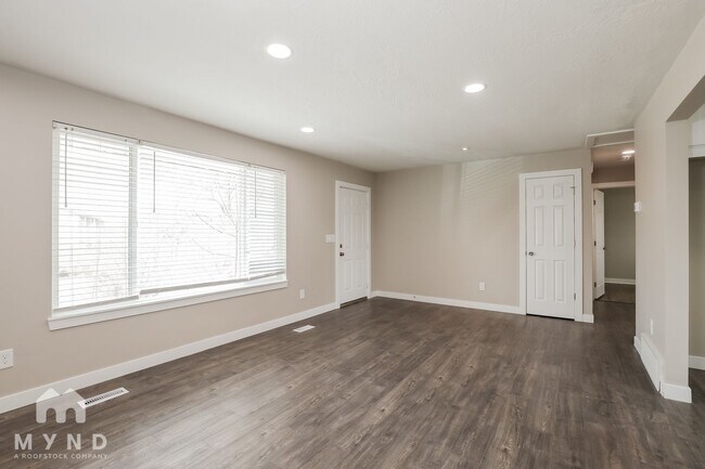 Building Photo - 4943 S Farah Dr