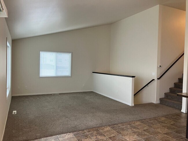 Building Photo - 3 Bed 3 Bath Twin Home