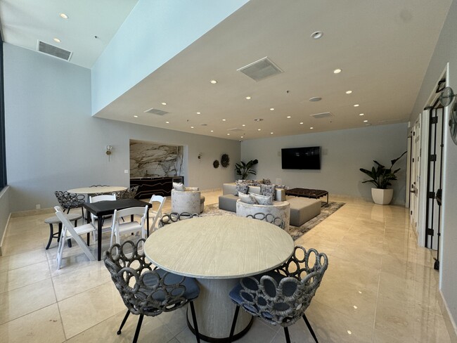 Foto del edificio - 10724 Wilshire Blvd