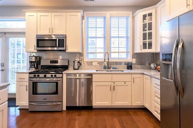 Building Photo - "Spacious 3-Bed, 3-Bath Urban Retreat in Vibrant Washington, DC Neighborhood!"