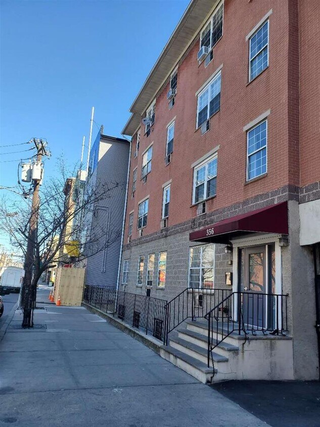 Foto principal - 356 Palisade Ave