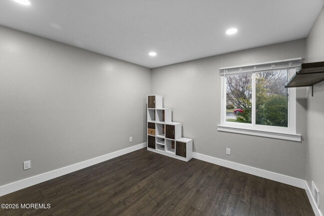 Building Photo - 83 Greenwood Dr