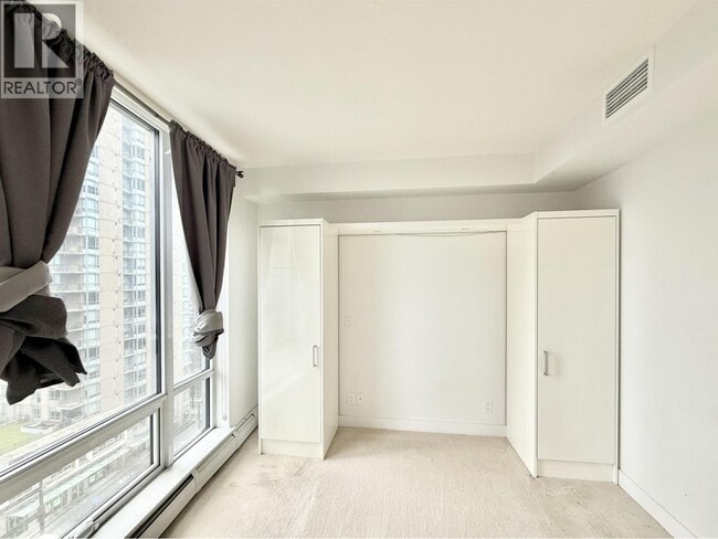 Building Photo - 1283 Howe St