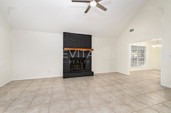 Building Photo - Sweet Cottage-esque 3-Bed 2-Bath in Daphne!