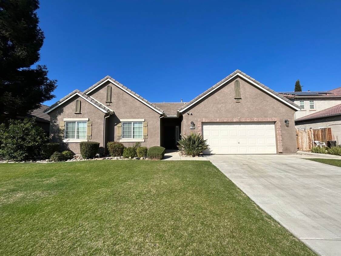 Primary Photo - Beautiful 3 Bedroom/2 Bathroom + Office in...
