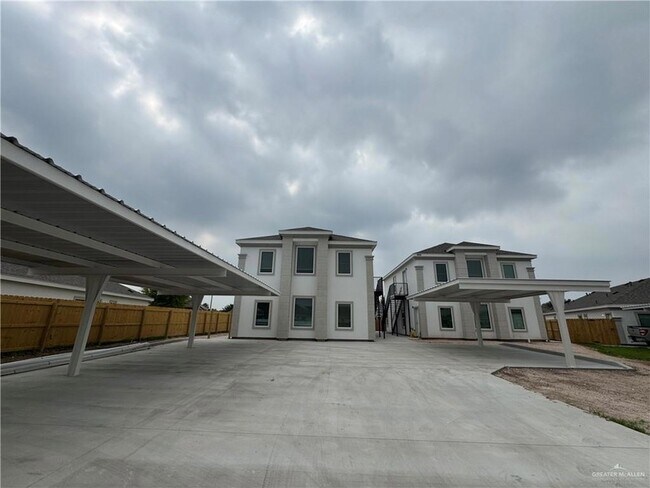 Foto del edificio - 1612 Canelo Dr