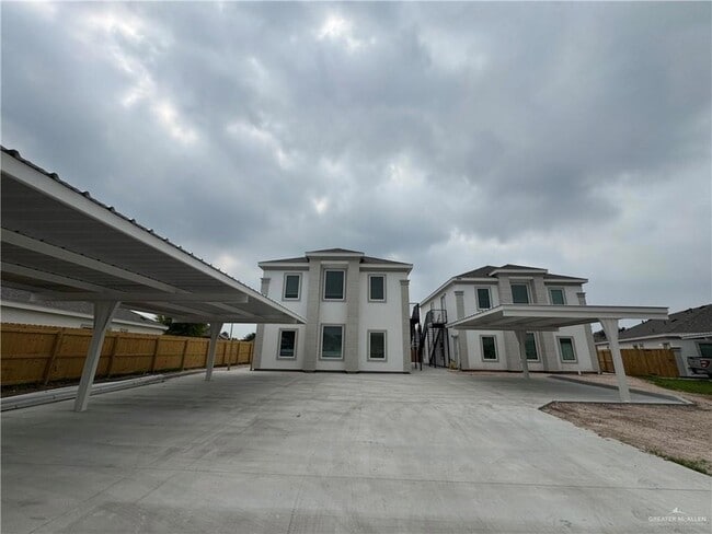 Building Photo - 1612 Canelo Dr
