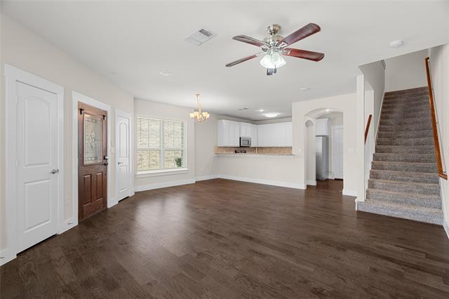 Building Photo - 301 Lily Ln