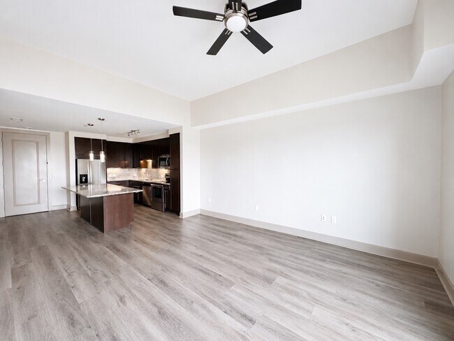 Building Photo - 9787 Katy Fwy
