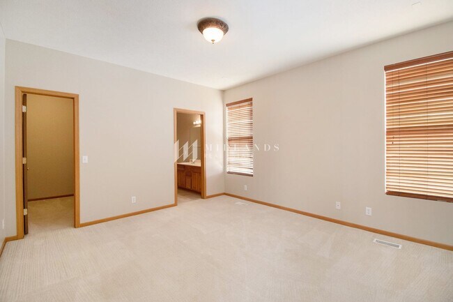 Building Photo - Oakhurst Ranch