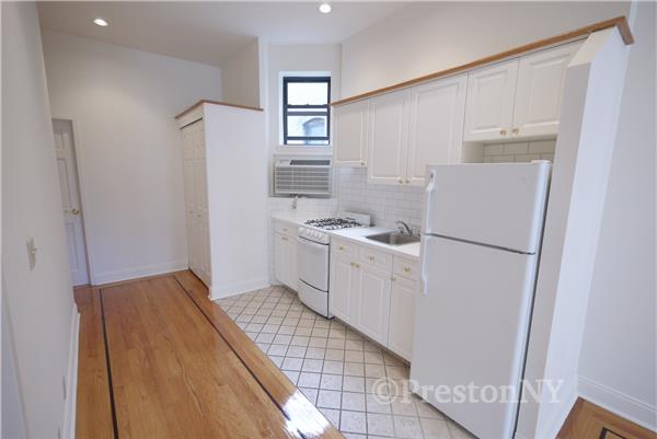 Foto del edificio - 328 E 34th St