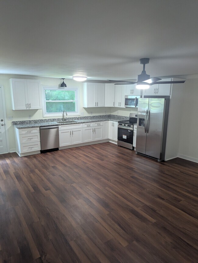 Kitchen/living room - 205 Jones Ave
