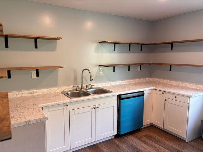 Building Photo - Newly Remodeled- 3 Bedroom, 2 Bath House w...
