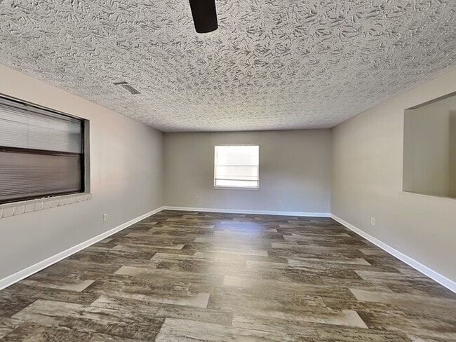 Foto del edificio - 951 Turtle Creek Dr S