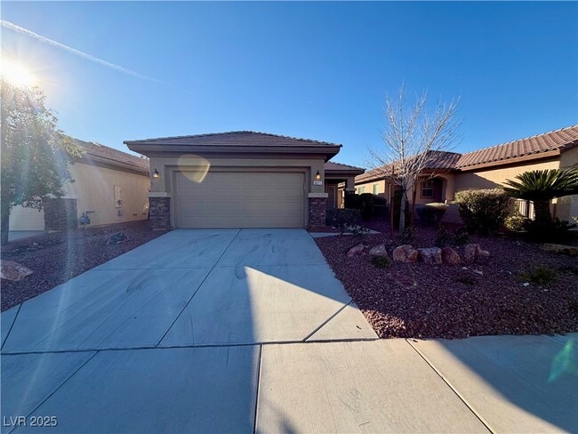 Building Photo - 6071 Saddle Horse Ave