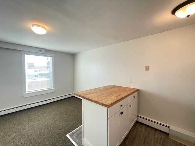 Building Photo - 251 Pine St