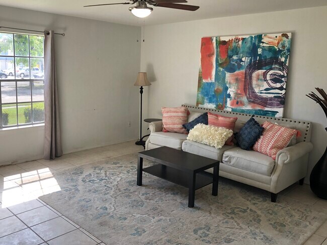 Foto del edificio - 11871 Algonquin Dr