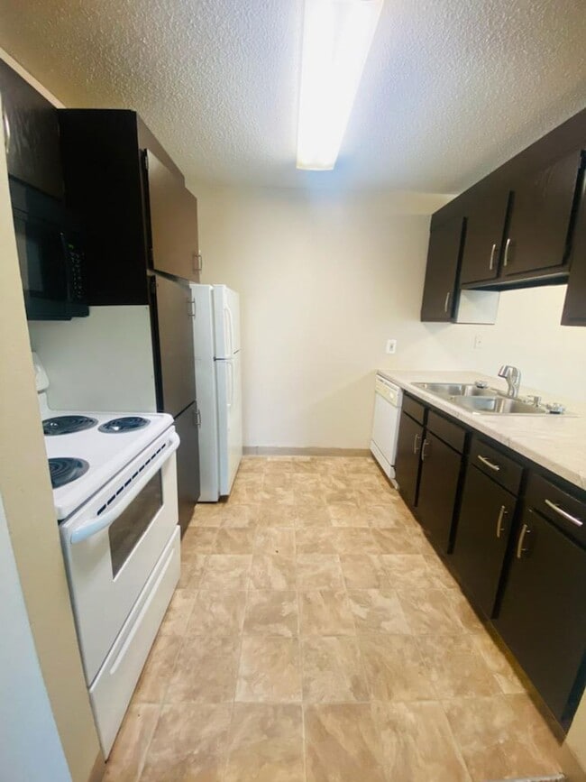 Building Photo - BNL Investments