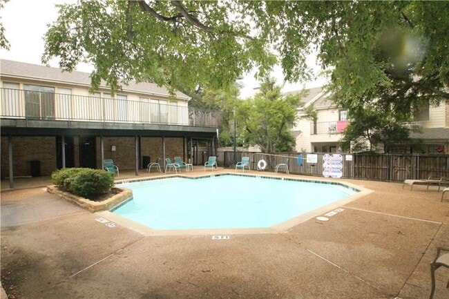 Foto del edificio - 3635 Garden Brook Dr