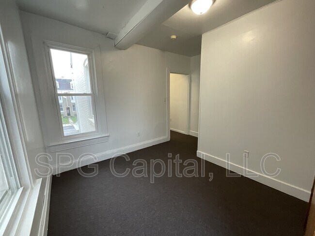 Foto del edificio - 245 W Jackson St