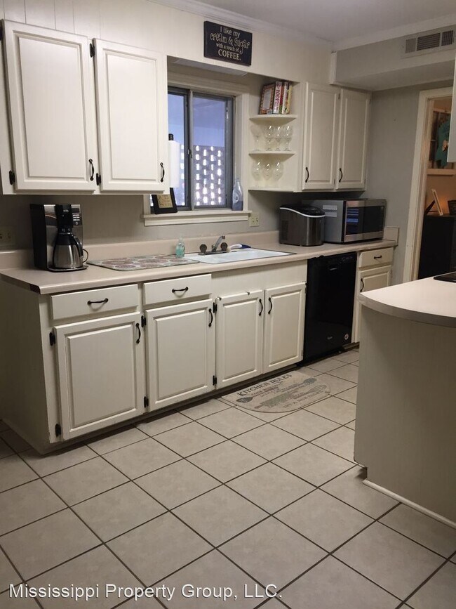 Building Photo - 4 br, 3 bath House - 909 Chickasaw Road