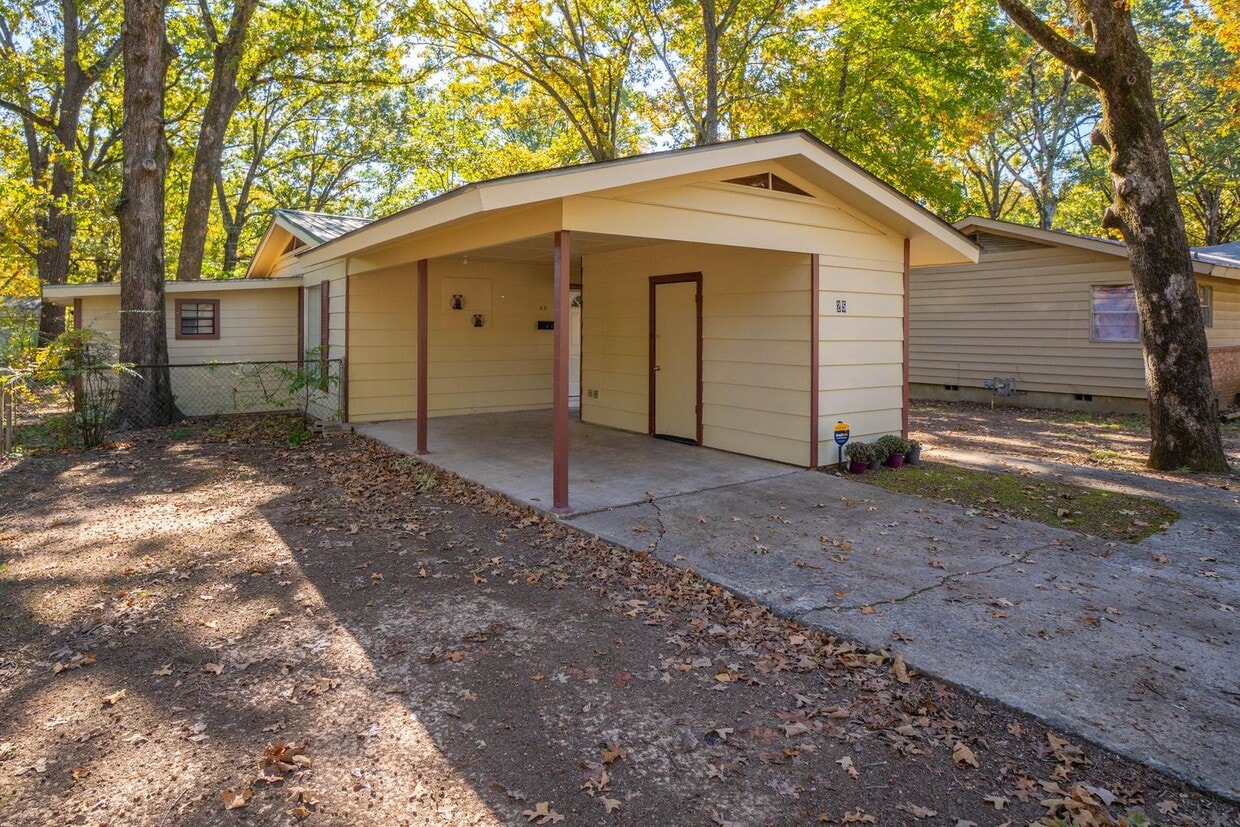 Primary Photo - 3 Bedroom Updated Home in Little Rock