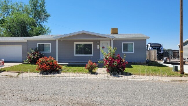 Building Photo - 283 Royal Oaks Dr