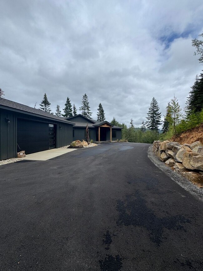 Foto del edificio - Luxury Rural Home Close to Town for Lease