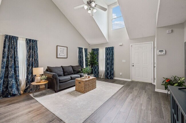 Foto del edificio - 694 Holland Ridge Dr