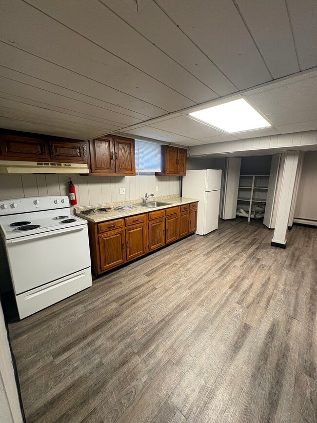 Kitchen - 34130 Utica Rd