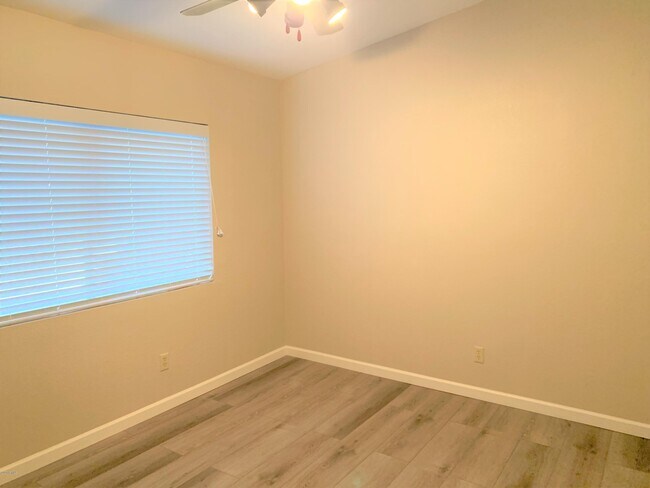 Building Photo - 4001 W Cielo Grande