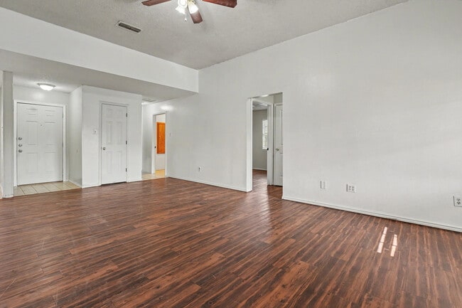 Building Photo - 1010 Hyden Ave
