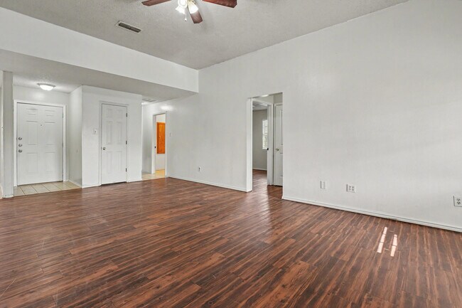 Foto del edificio - 1010 Hyden Ave