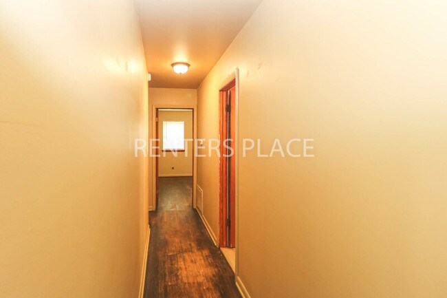 Building Photo - 1118 E Cobb Ave