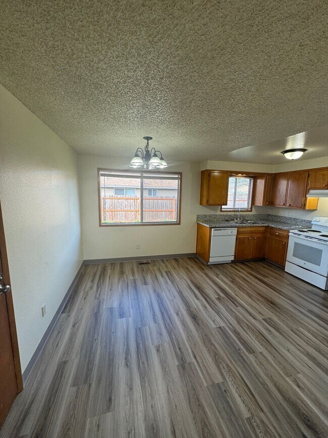 Building Photo - Jefferson Street Duplex