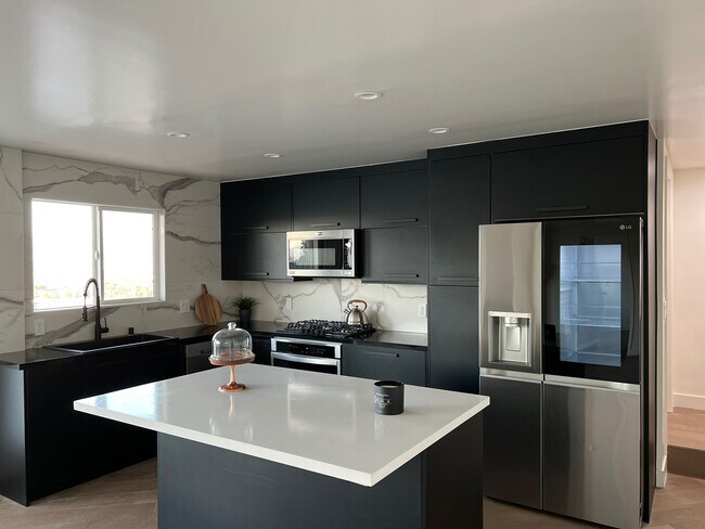 Building Photo - 4046 Don Luis Dr