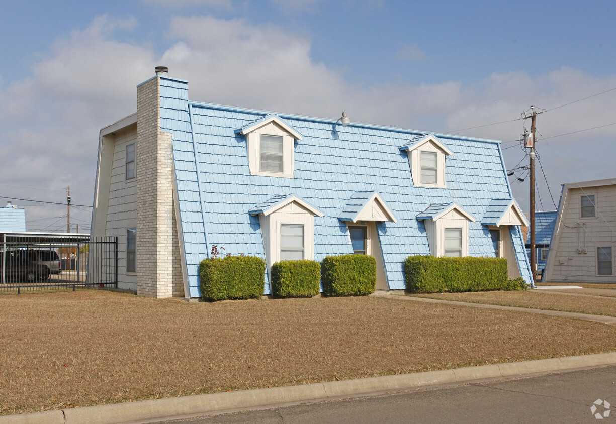 Building Photo - Swiss Village Townhomes