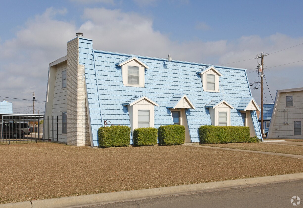 Foto del edificio - Swiss Village Townhomes