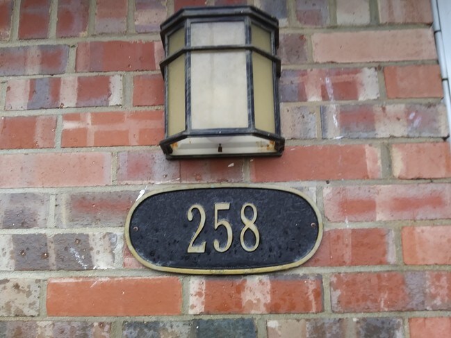 Foto del edificio - 258 Plymouth Rd