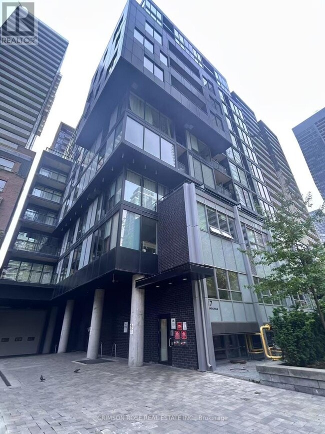 Building Photo - 17-717 Dundonald St