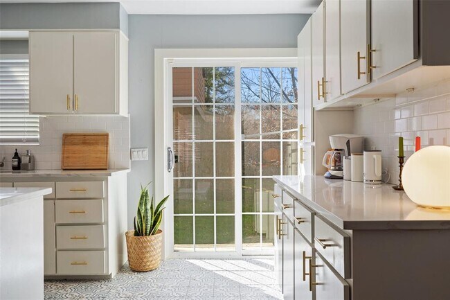 Foto del edificio - 2105 Columbia Cove