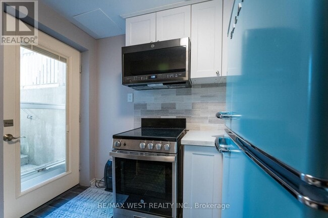 Building Photo - 180 Holborne Ave