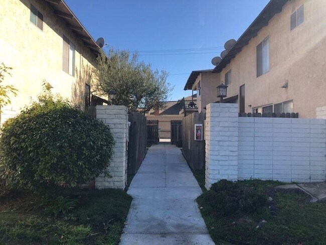 Foto del edificio - 22904 Maple Ave