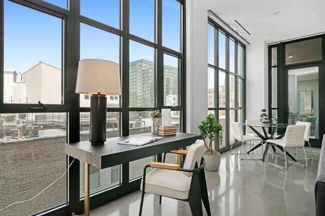Foto del edificio - 900 W Washington Blvd